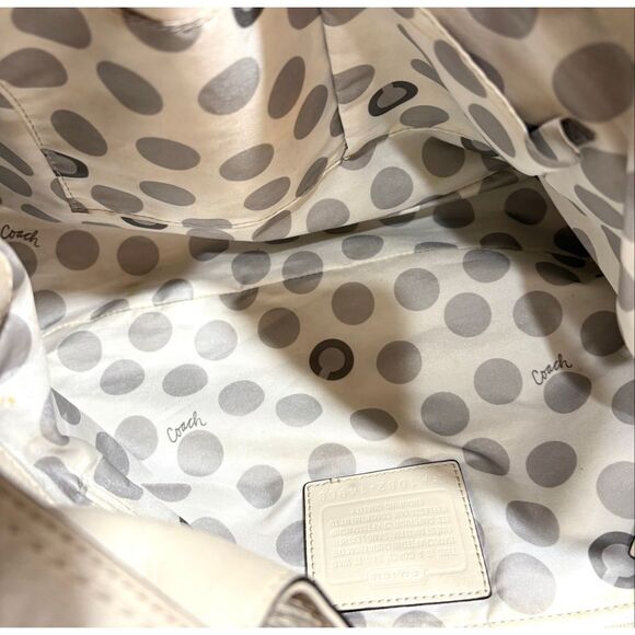 COACH - 🎉HP🎉 “Julia" Cream Pebbled Leather Hobo Ergo Bag - Retired - Picture 4 of 14